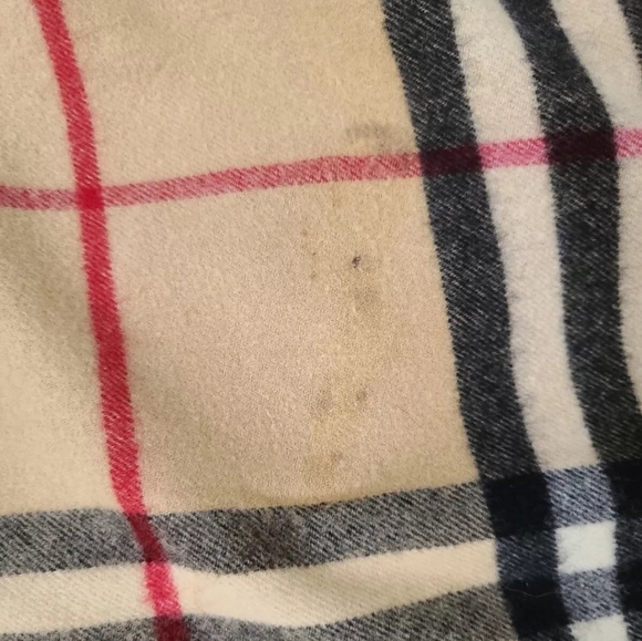Burberry 100% Lambswool Oversized wrap shawl made in Scotland Retail $1150 - Picture 8 of 10